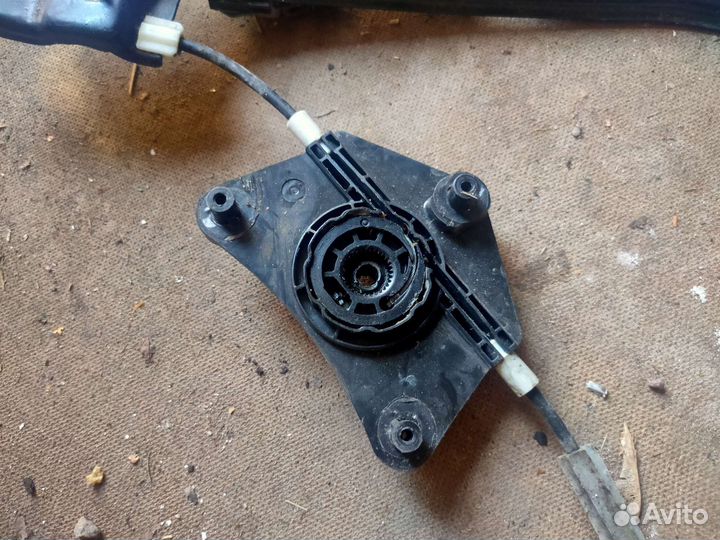 Стеклоподъемник правый Volkswagen Jetta 6 2011+