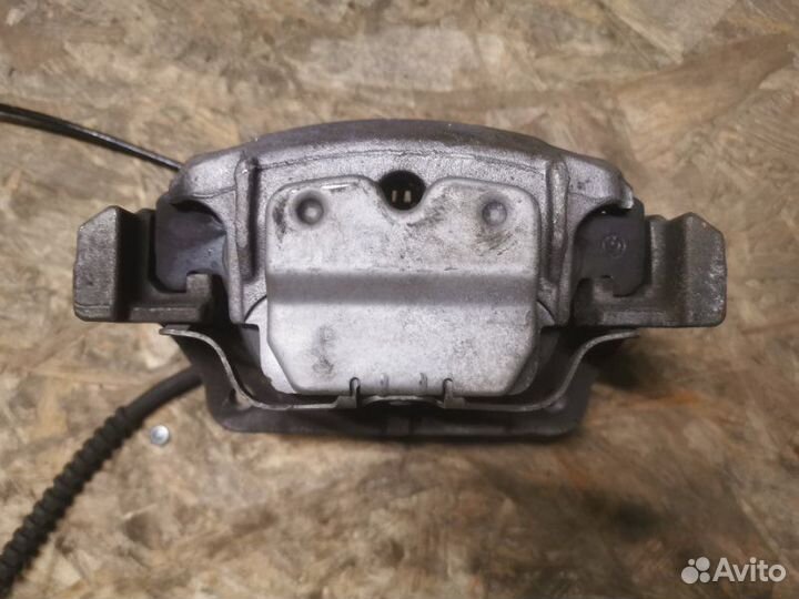 Суппорт тормозной передний левый Bmw X5 F15 3.0