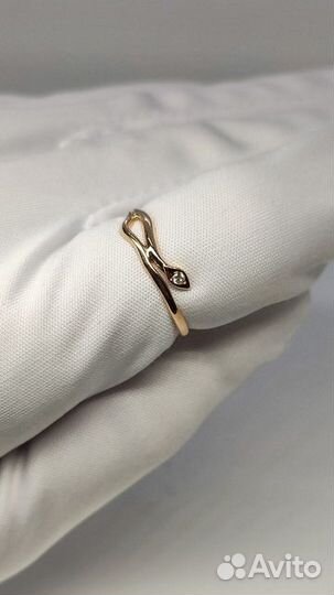 Кольцо с синтетическим камнем Золото