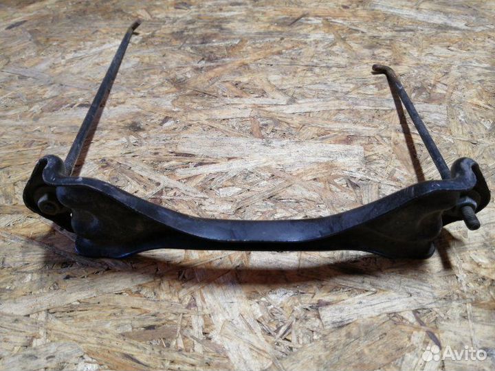 Крепление аккумулятора Toyota Land Cruiser Prado