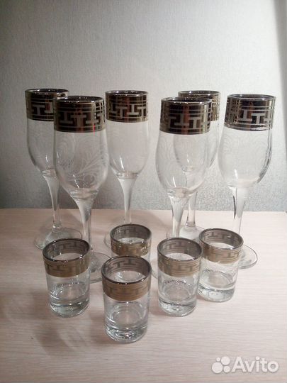 Комплект бокалов и стопок