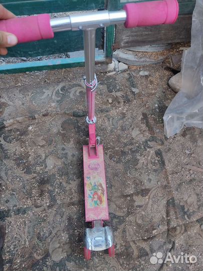 Трёхколёсный самокат