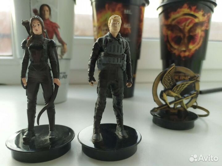 Голодные игры коллекционные стаканы, брелки, броши