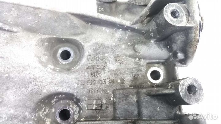 Кронштейн генератора VW Passat CC