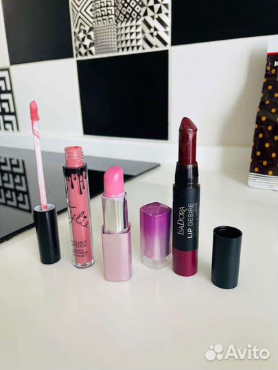 Помады и блески: Isadora, Maybelline пакетом