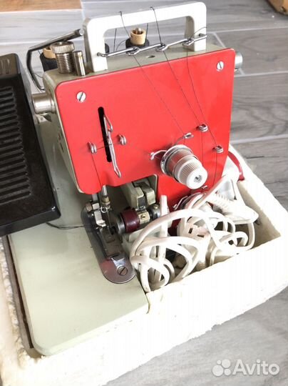 Оверлок бытовой