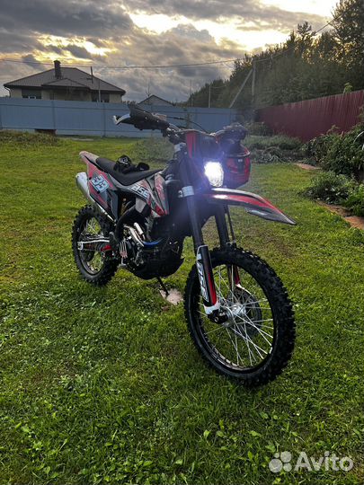 Мотоцикл кросс эндуро bse t8