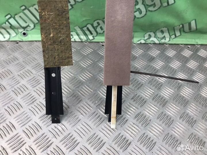 Механизм подголовников передний правый