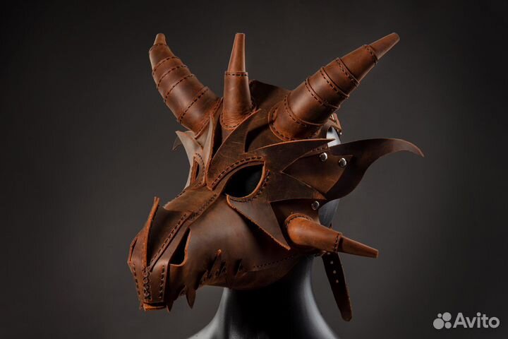 Маска дракона из натуральной кожи