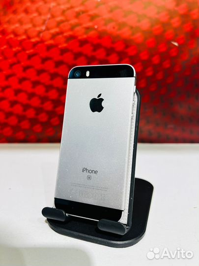 iPhone SE, 32 ГБ