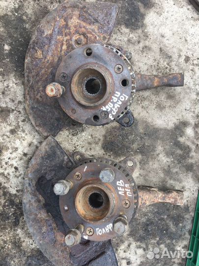 Кулак поворотный передний Фольксваген гольф 3 1.8