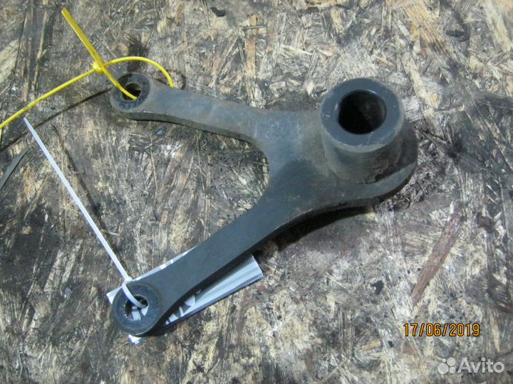 Кронштейн цилиндра подъема кабины MAN 81417205358