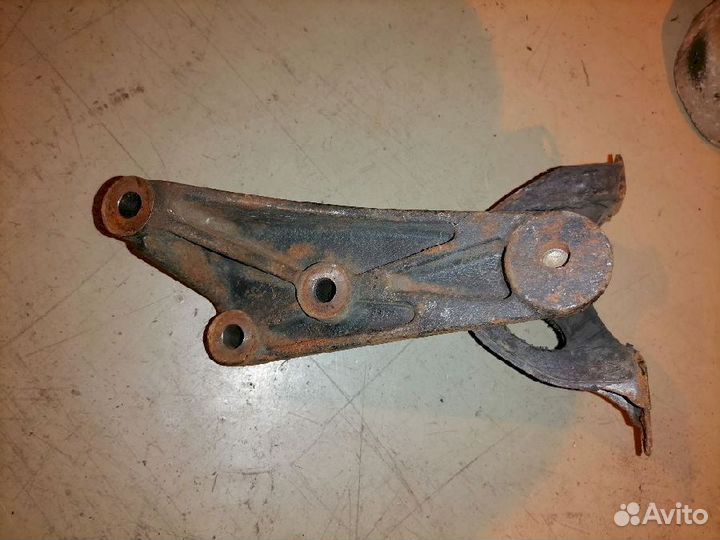 Кронштейн опоры двс правый 50843-S2H-990 Honda HR