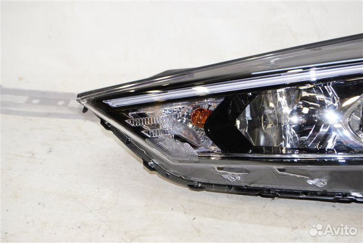 Фара передняя левая Hyundai Tucson 3