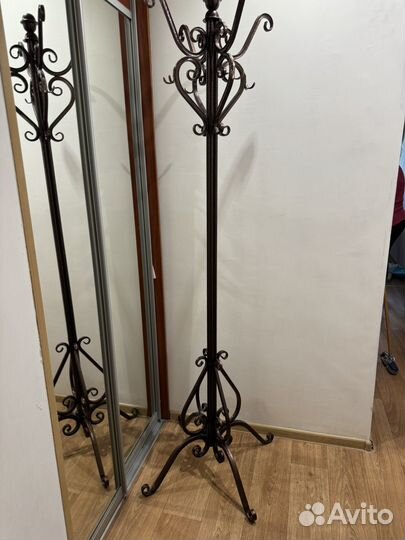 Вешалка кованая