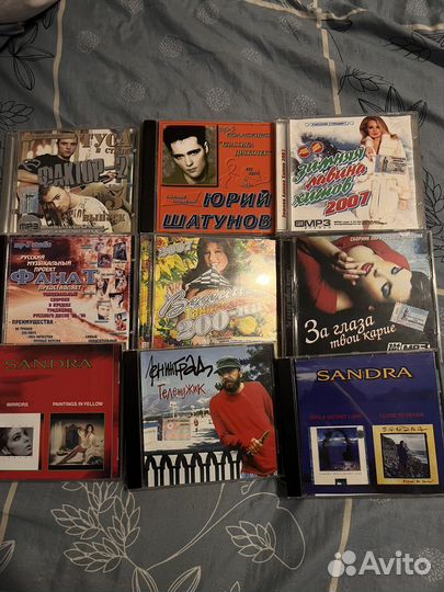 Кассеты с музыкой и DVD диски с фильмами