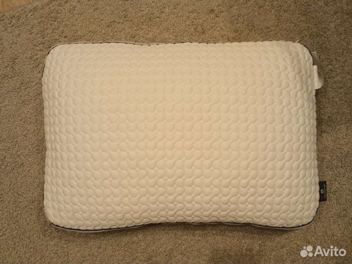 Новая ортопедическая подушка в хорошем состоянии