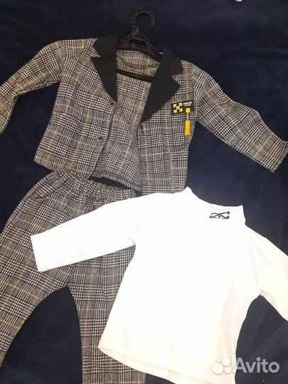 Костюм, тройка на мальчика на рост 120, новый