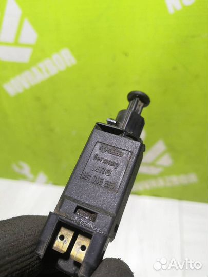 Датчик включения стопсигнала Фольксваген Гольф 3
