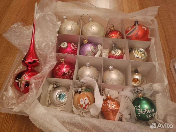 Новогодние стеклянные шарики, украшения на елку