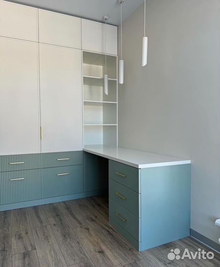 Шкаф с письменным столом