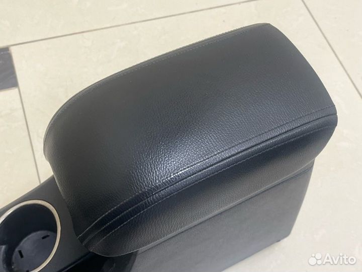 Подлокотник Geely Emgrand Ec7 FE1 JL4G18 2013