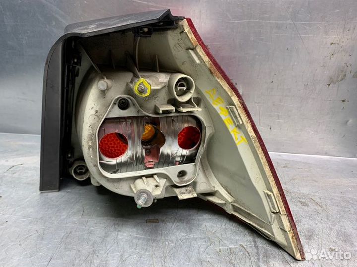 Фонарь задний наружный левый Volkswagen Golf V