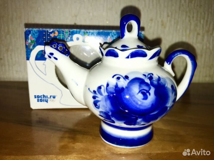 Чайник Сочи 2014 с узорами Гжель официальный