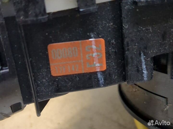 Переключатель поворотов и дворников Toyota Yaris