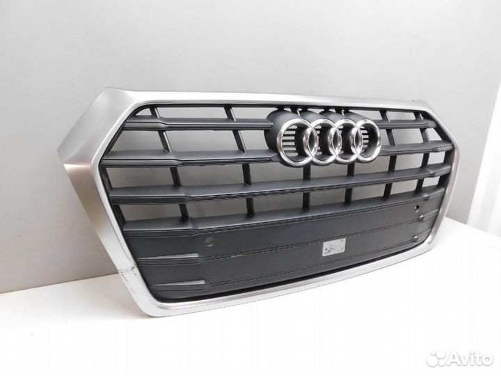 Решетка радиатора Audi Q5/SQ5