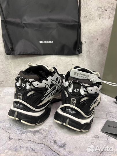 Кроссовки Balenciaga Runner