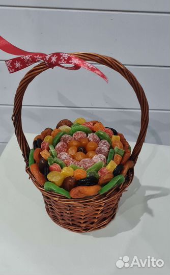 Корзина с сухофруктами