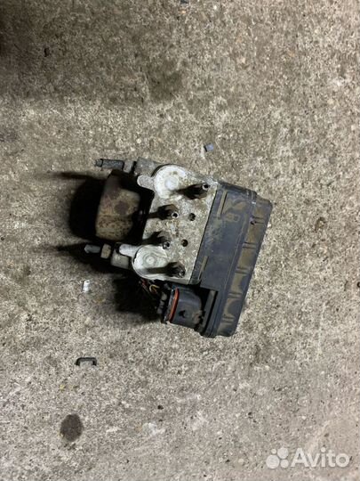 Блок абс Тойота Рав 4