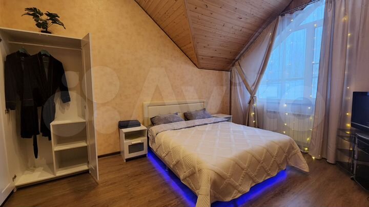 Коттедж 200 м² на участке 10 сот.