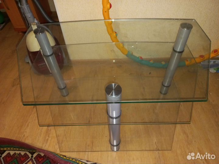 Столик под тв