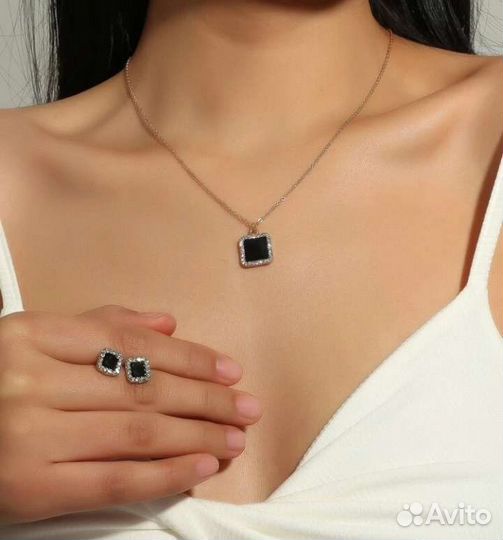 Новые комплекты бижутерии