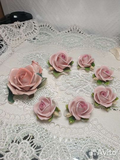 Свечи восковые. Подсвечники. Розы. Фарфор