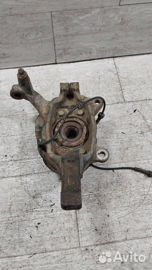 Кулак передний правый 40014CN000