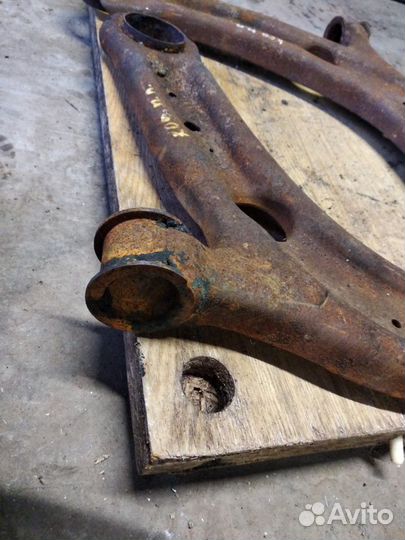 Рычаг передний левый Шкода Кодиак