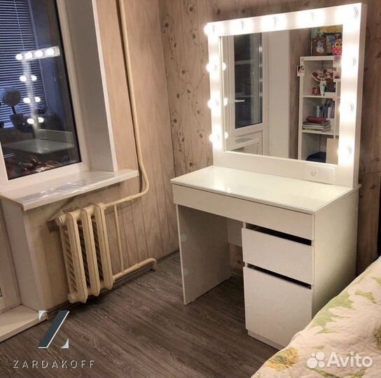 Гримерное зеркало для визажиста