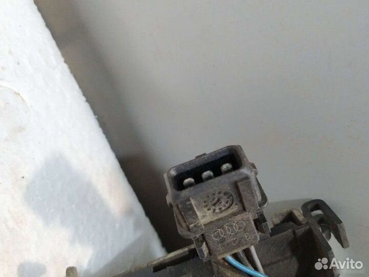 Замок передний правый Audi А6 С4