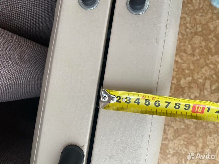 Кушетка бежевая для массажа для косметолога