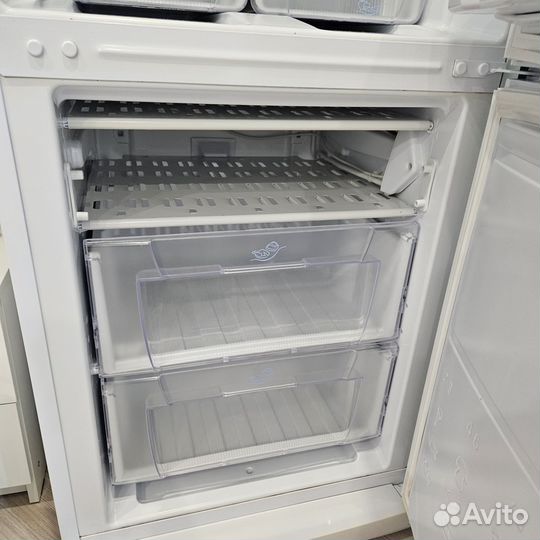 Холодильник бу indesit