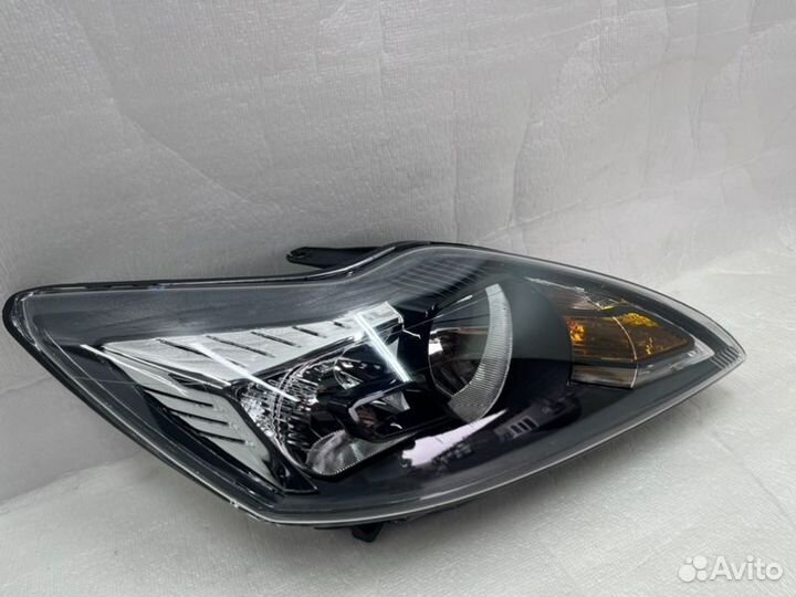 Фара передняя правая Ford Focus 2 2008-2011