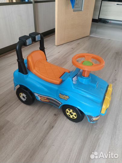 Машинка каталка толокар