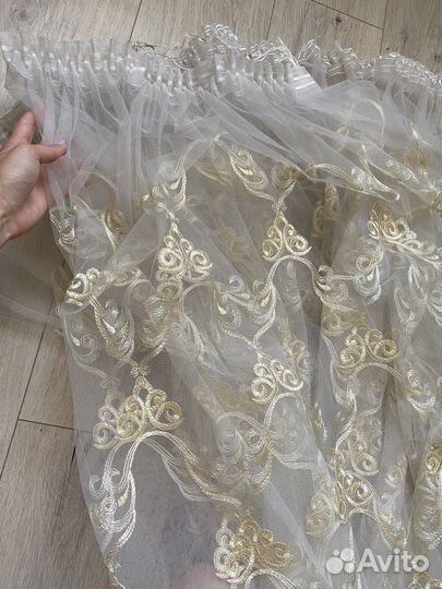 Штора с золотистым орнаментом на итальянской сетке