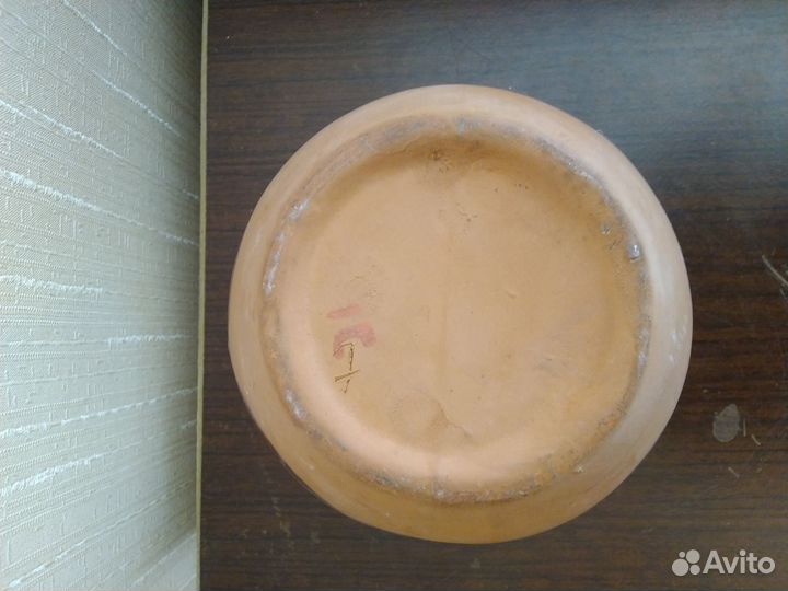 Глиняный кувшин старинный