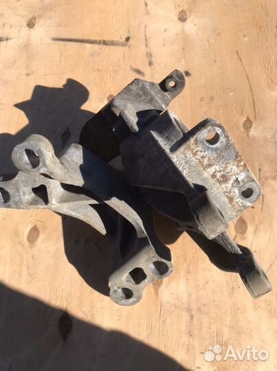 Кронштейн коробки Ford Explorer U502 DS344AA 2013