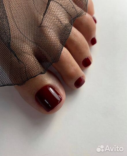 Маникюр. Педикюр. Оформление бровей