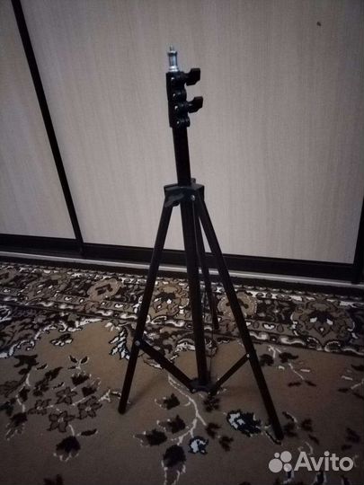 Кольцевая лампа со штативом